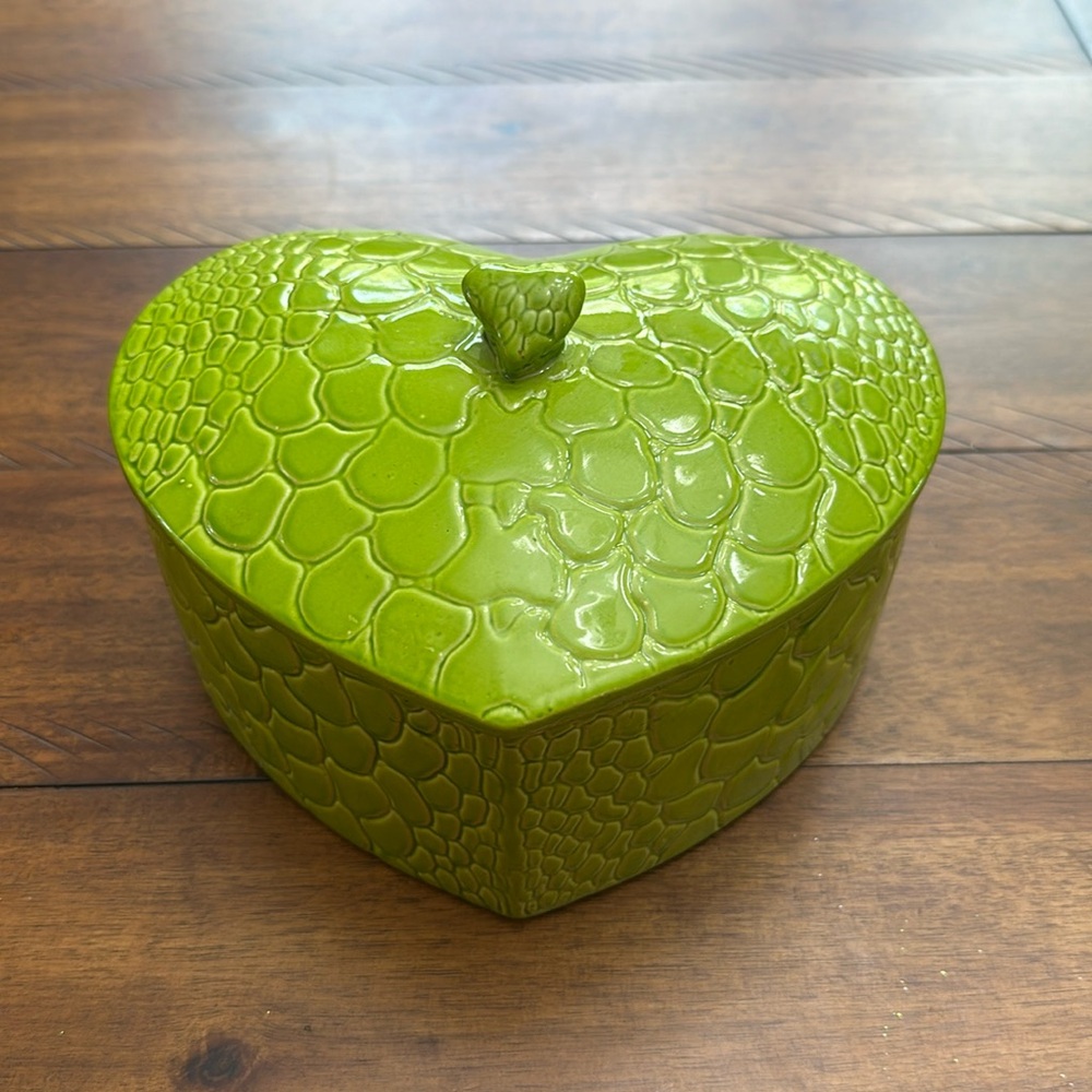 Heart shaped ceramic box